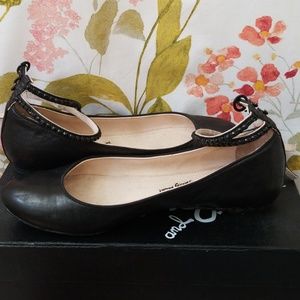 Black ballet flats